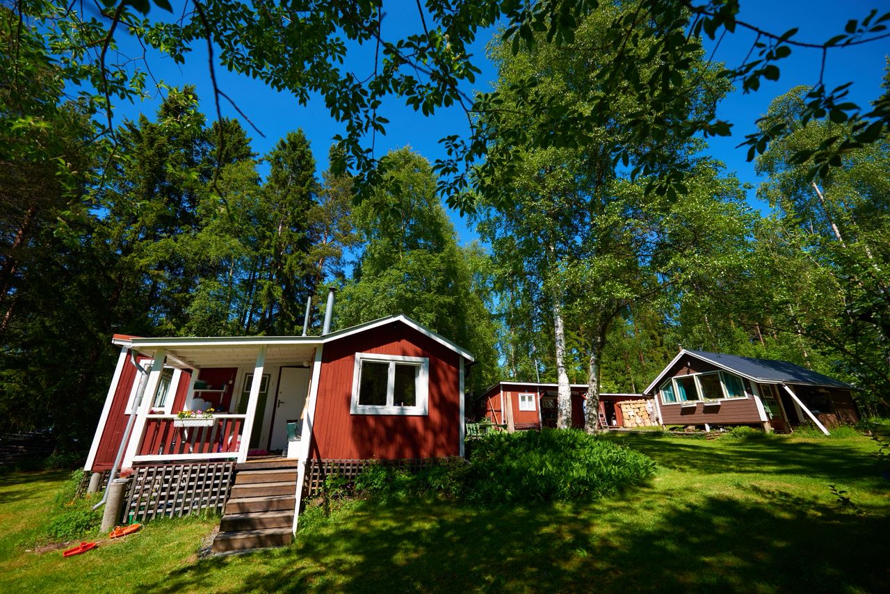 The red houses